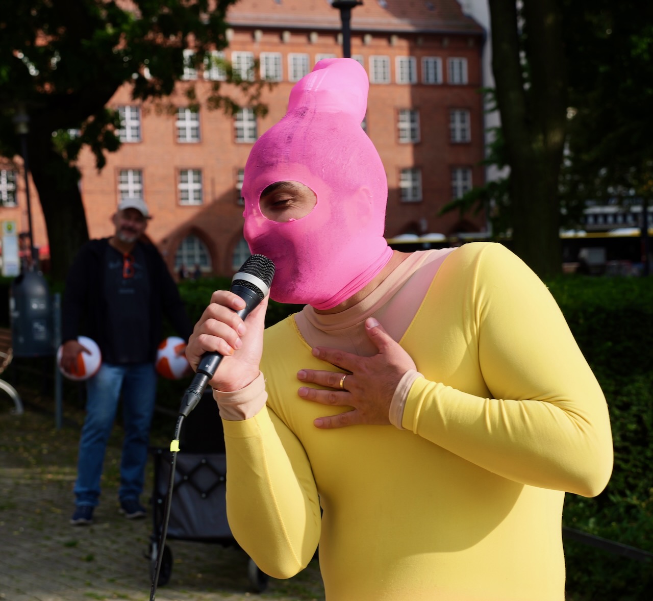 P1373240